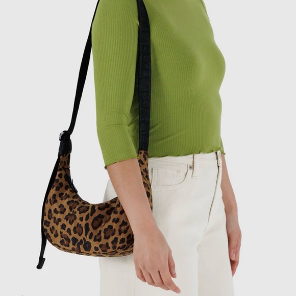 BAGGU Animal Print Crossbody Bag-small - Picture 9 of 12